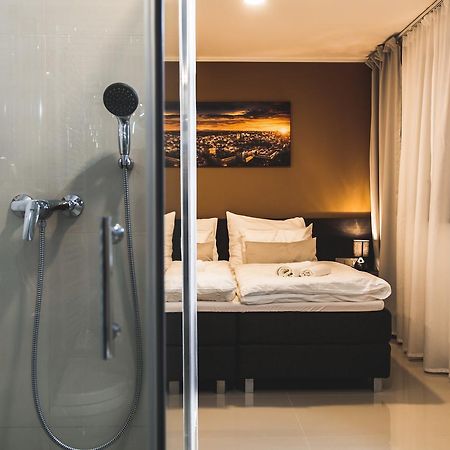 Silesia Residence 俄斯特拉发 外观 照片 A shower in a hotel room