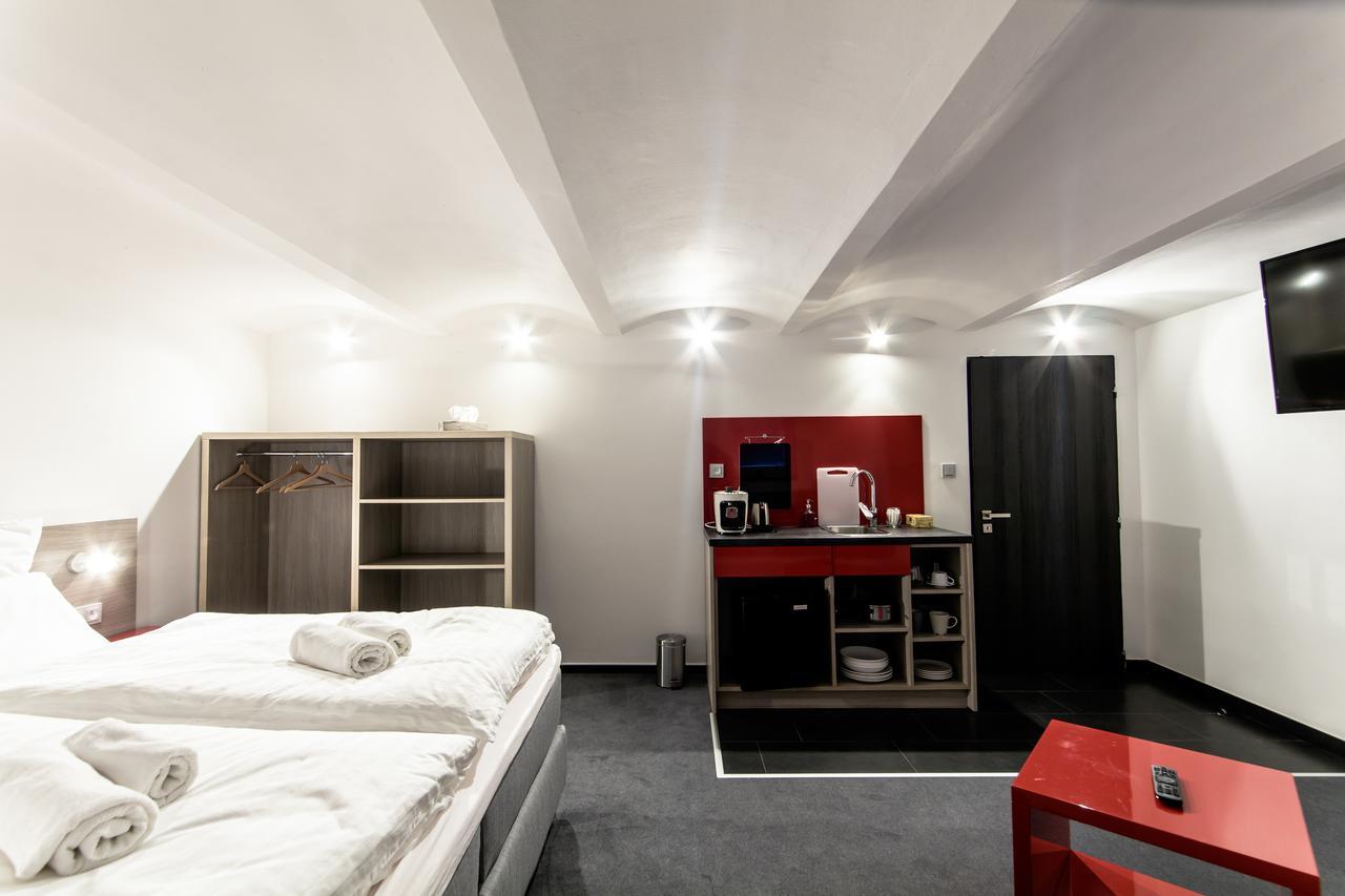 Silesia Residence 俄斯特拉发 外观 照片 A typical room at the hotel