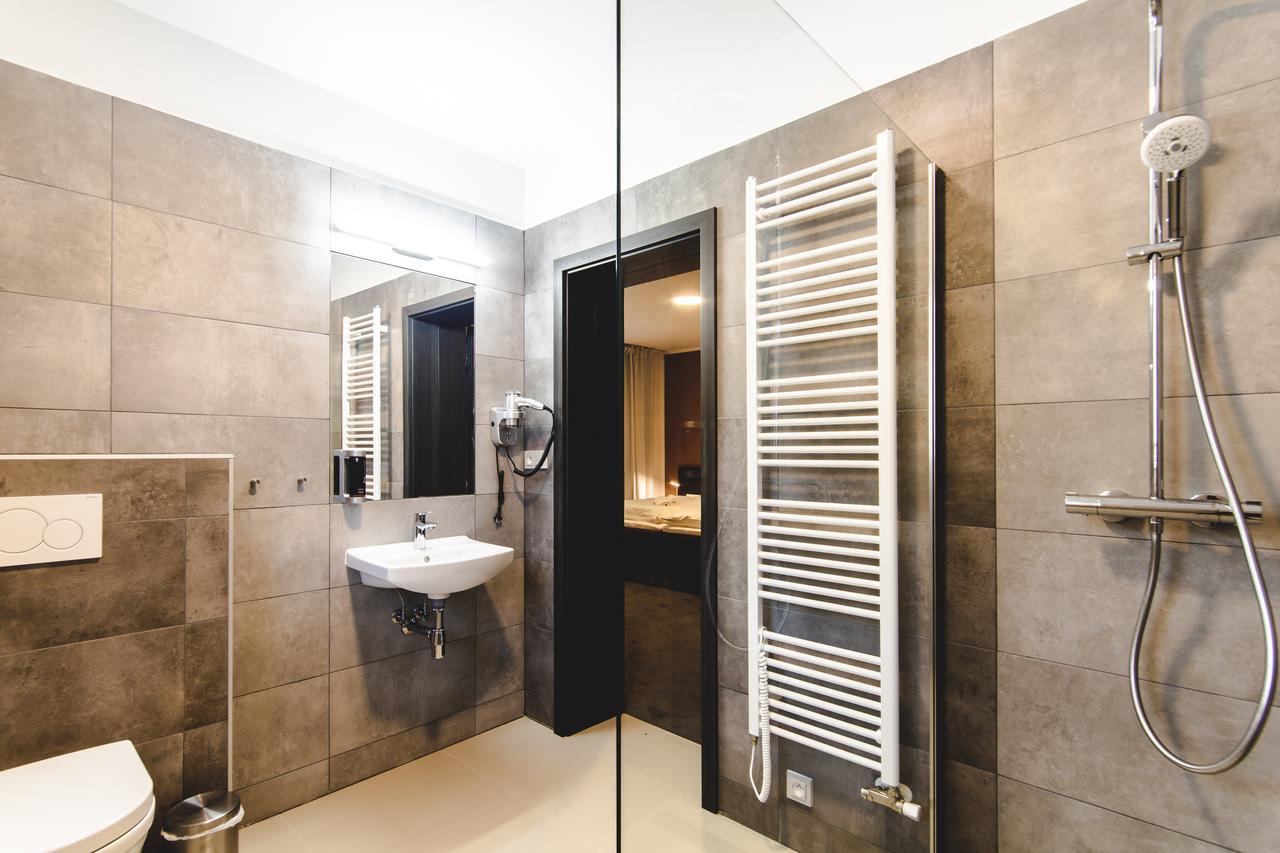 Silesia Residence 俄斯特拉发 外观 照片 A heated towel rail