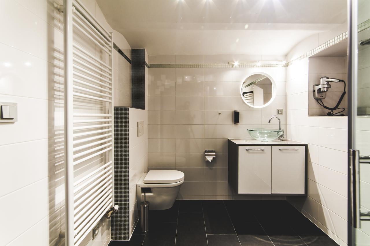 Silesia Residence 俄斯特拉发 外观 照片 Bathroom