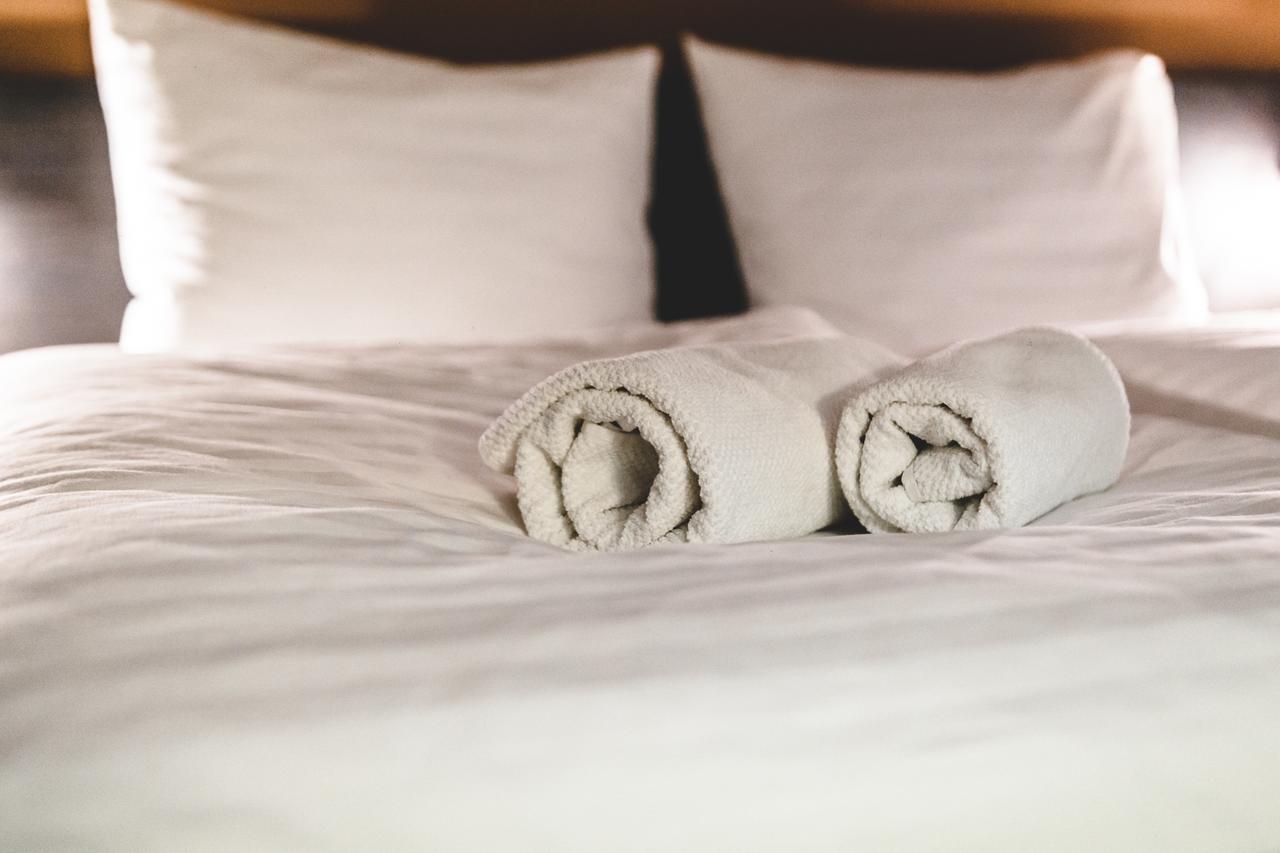 Silesia Residence 俄斯特拉发 外观 照片 Bath towels on a bed